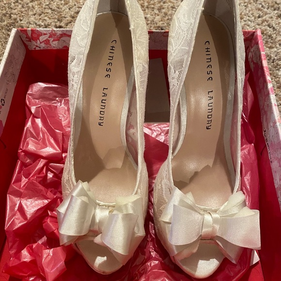 Open toe Lace heels with bows - Picture 1 of 8